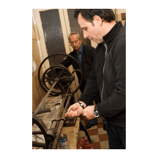 due persone che lavorano su un pianoforte