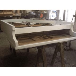 pianoforte a coda bianco