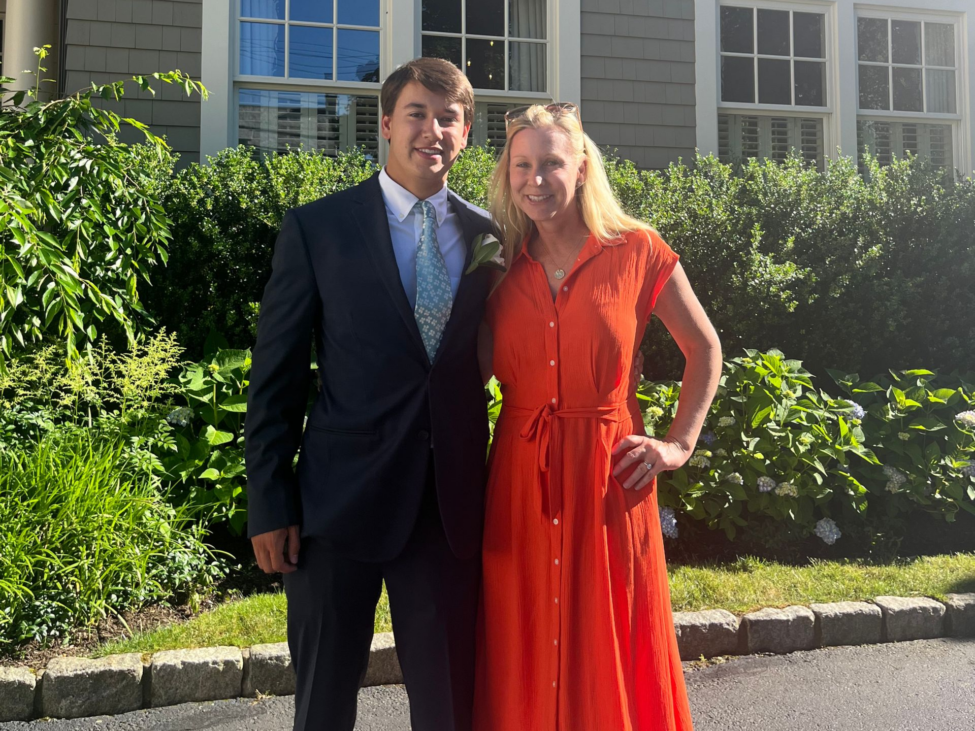 Andrew Lowe currently attends the University of Chicago where he majors in Business Economics with a minor in Data Science. Andrew is drawn to his long-term career goal of working in private equity with a focus on the industrials sector because it combines investing, consulting and entrepreneurship. He is the son of REALTOR@ Julie Lowe with Houlihan Lawrence in Greenwich.