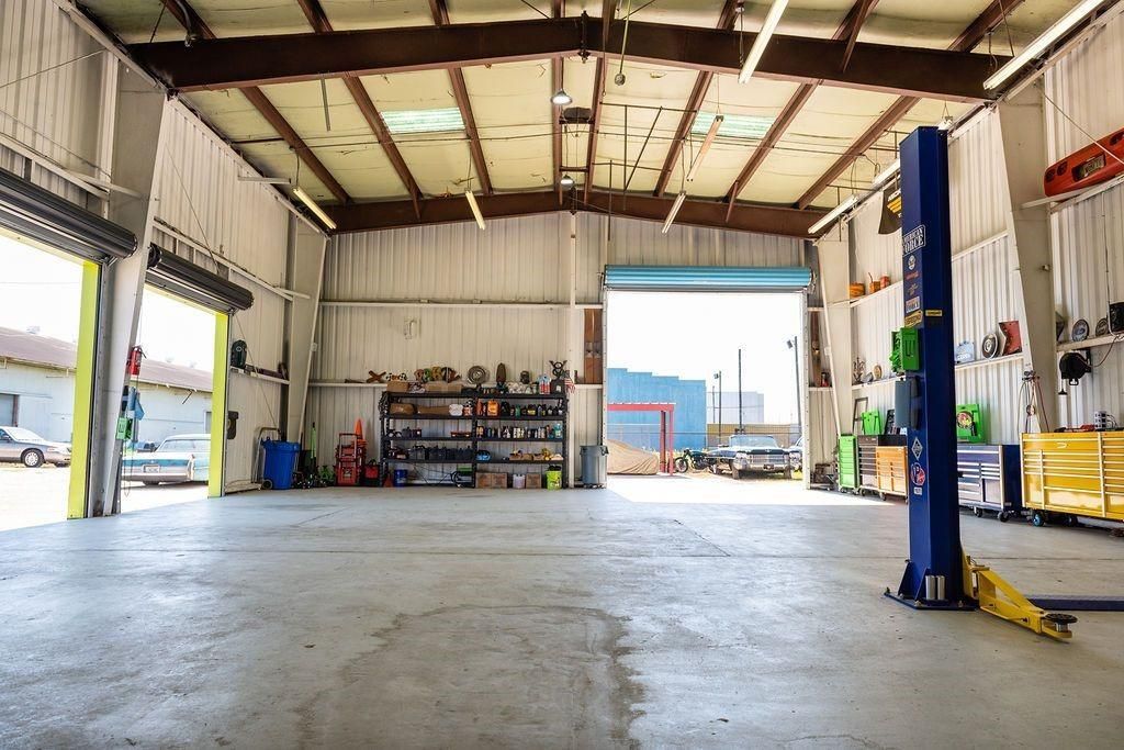 An empty garage with a lift in the middle of it