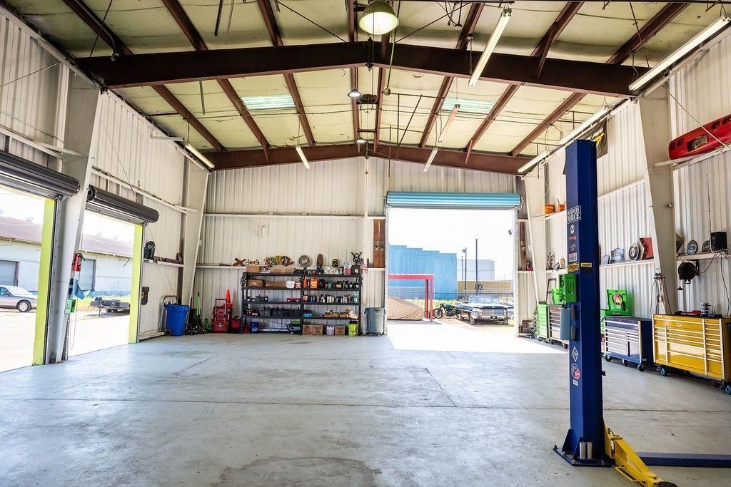An empty garage with a lift in the middle of it