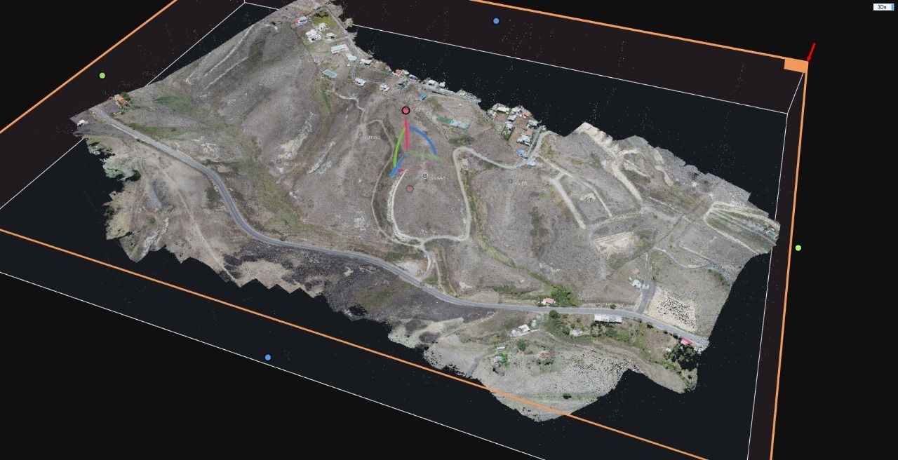 Modelo topográfico 3D de un paisaje rural con caminos de tierra, que muestra características de elevación y terreno.