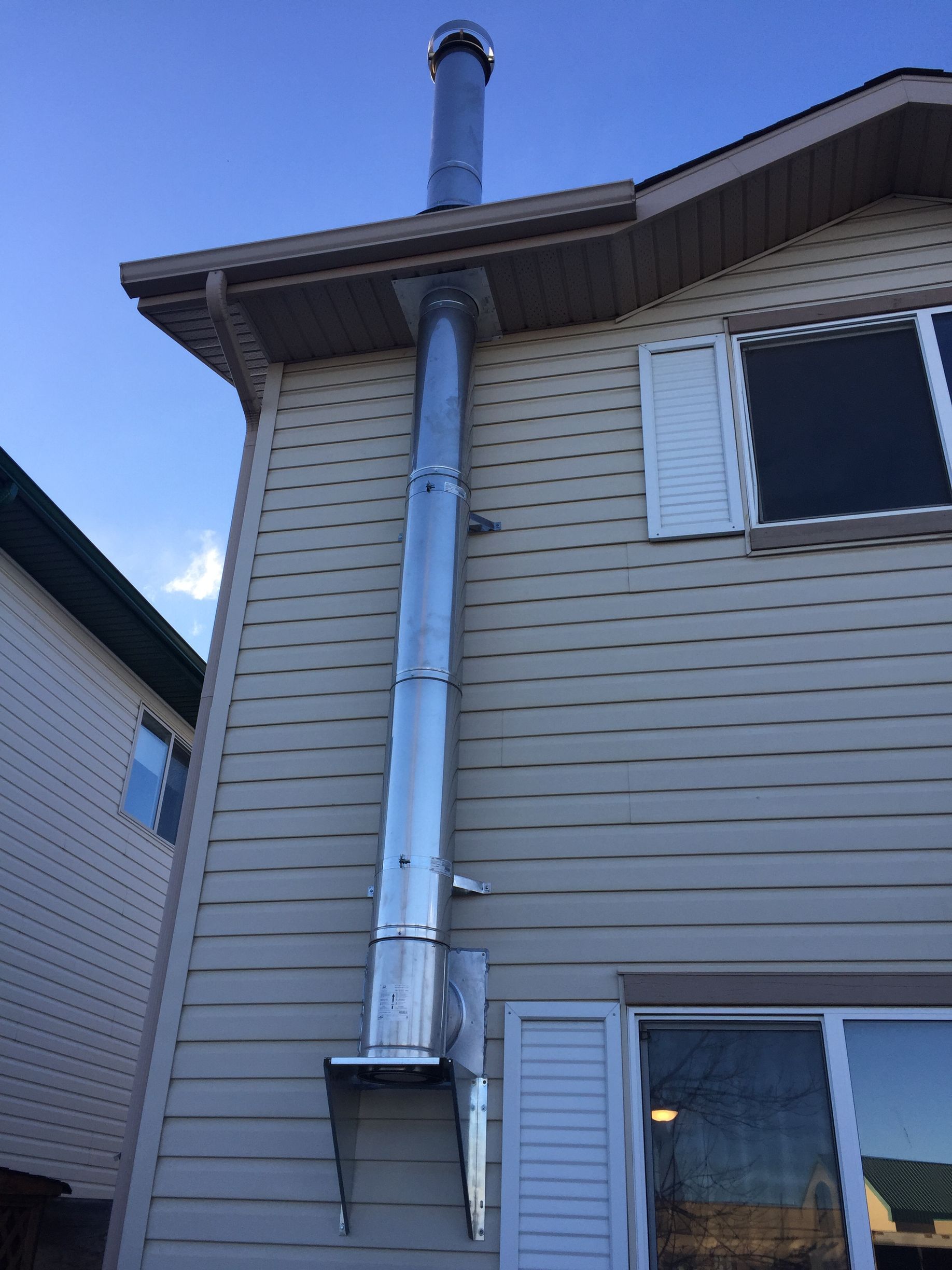 A house with a chimney on the side of it