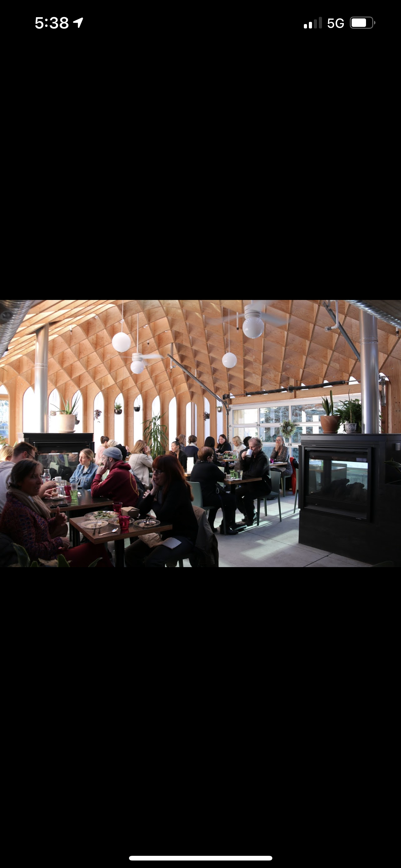 A group of people are sitting at tables in a restaurant.