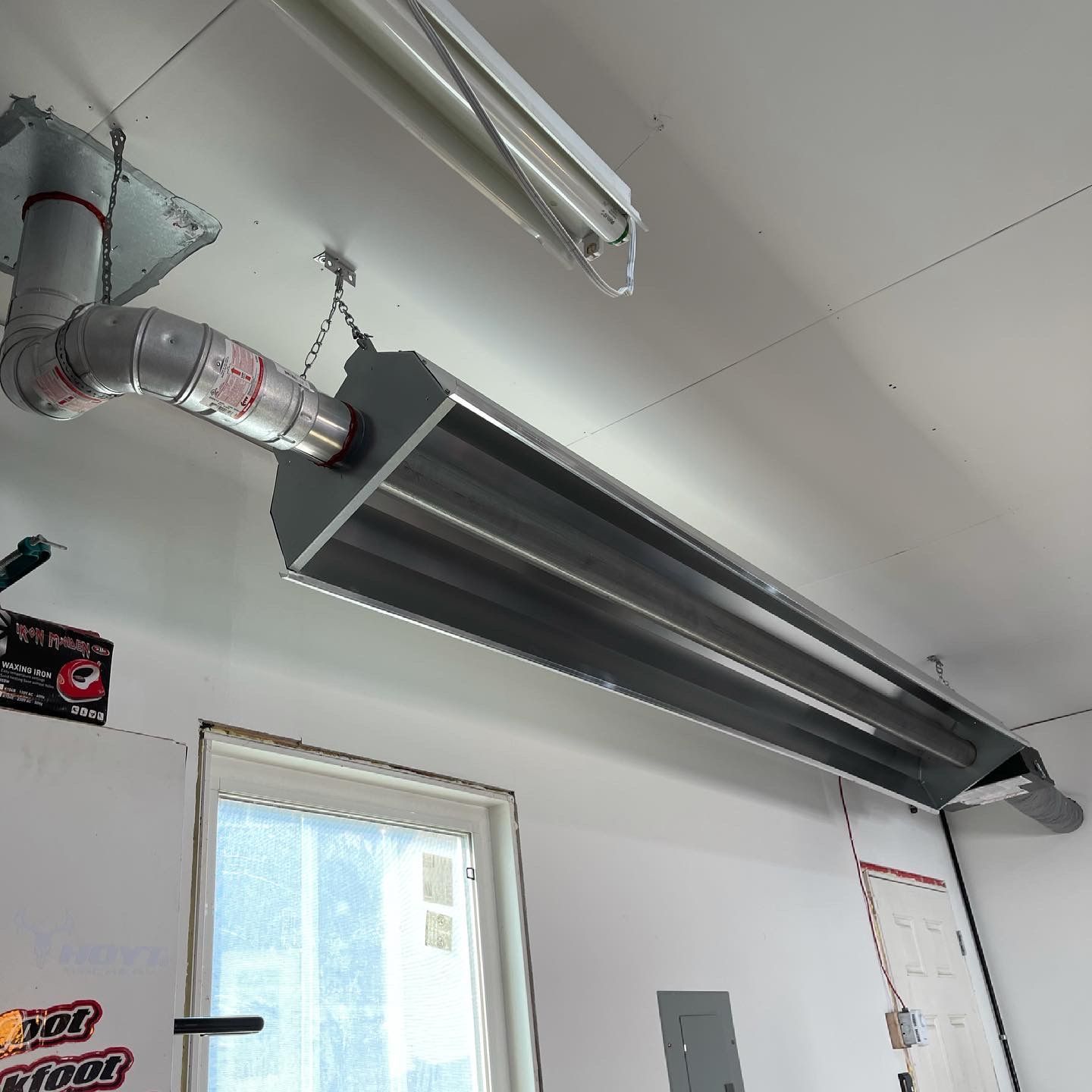 A room with a sign that says hot steel on it