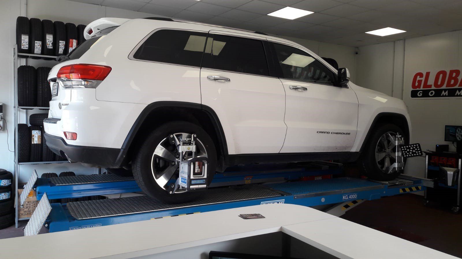 Convergenza ruote auto