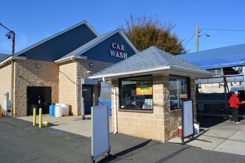 A car wash with a sign that says car wash