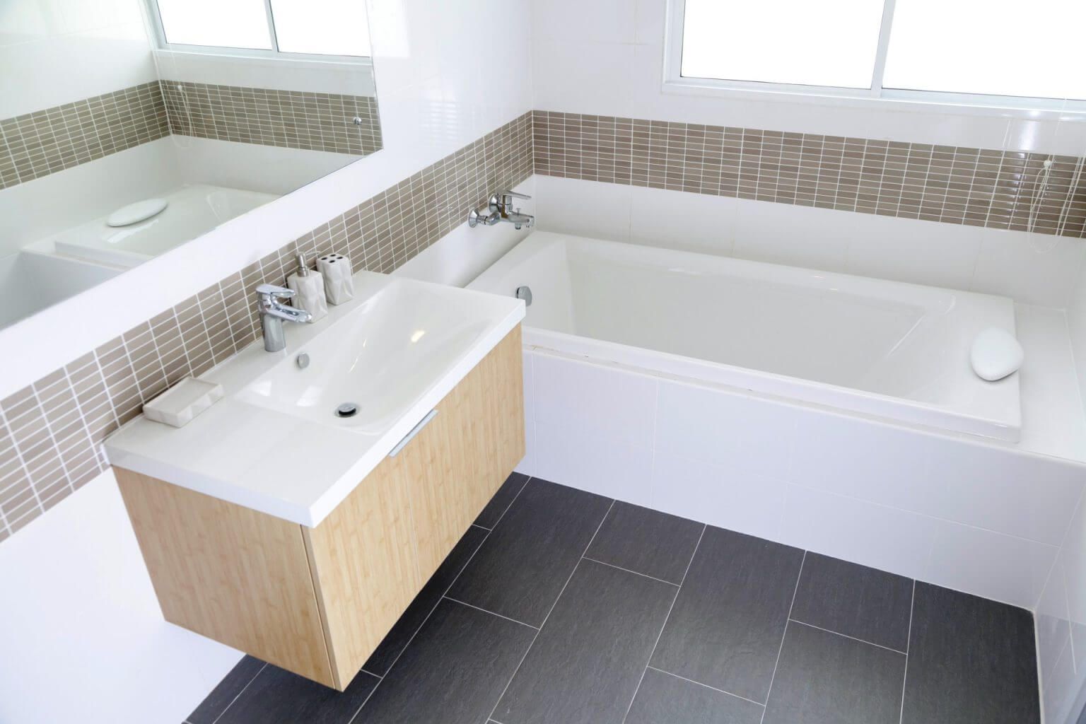 Bathtub Reglazing Services in Arlington & Alexandria, VA Tub