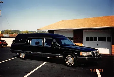 1994-1995 hearse in front of Mynatt Funeral Home, Inc. Photo taken in April 1995