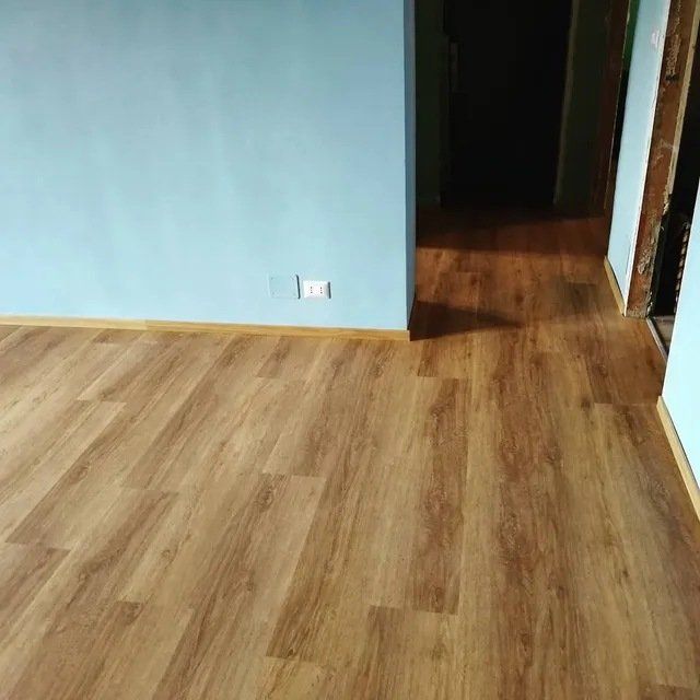 pavimento effetto legno in PVC in una casa