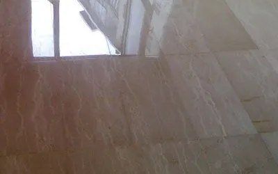 pavimento in marmo beige dopo lucidatura