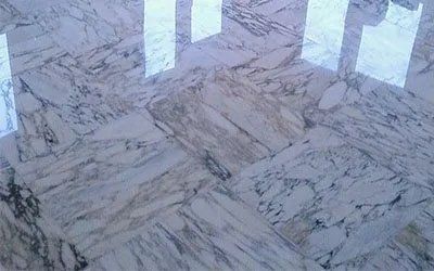 pavimento in marmo bianco lucido