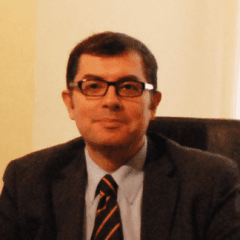 avvocato alla scrivania