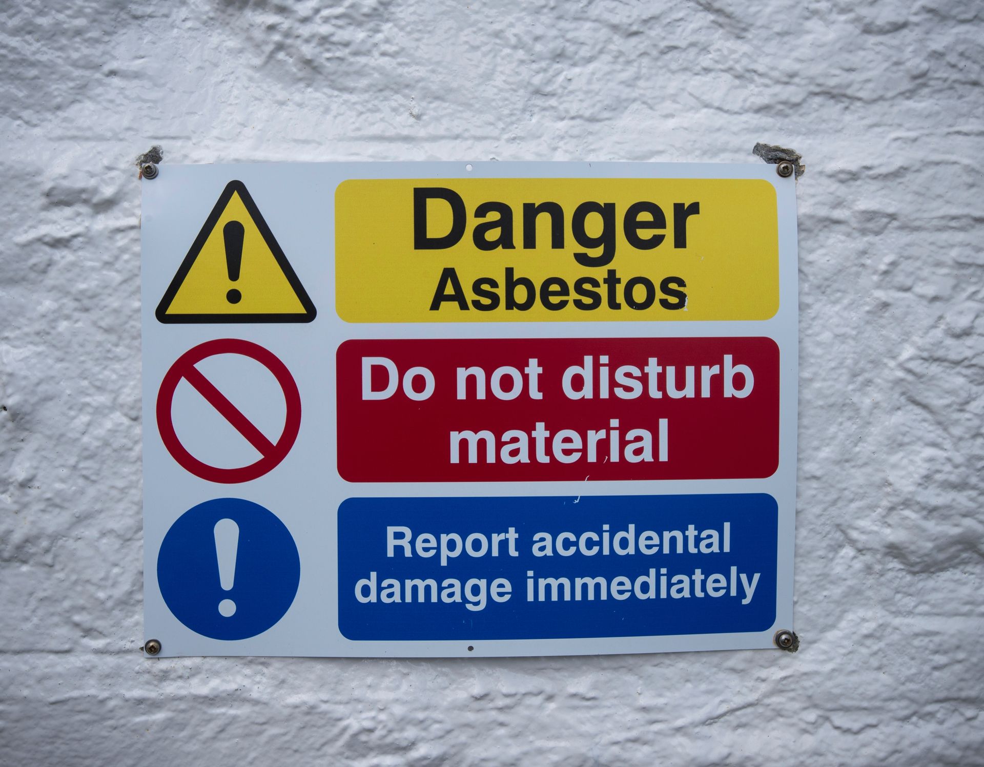 Emergency asbestos removal in Howell, MI by Greene Environmental Services 