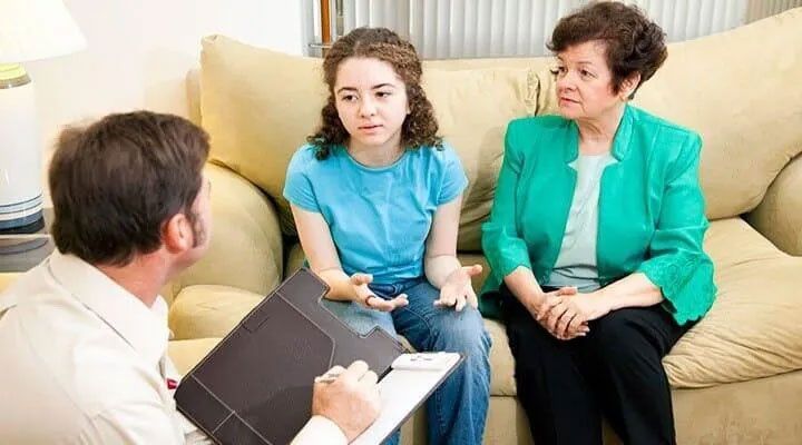 PSICÓLOGA LUCINA LEON URIBE