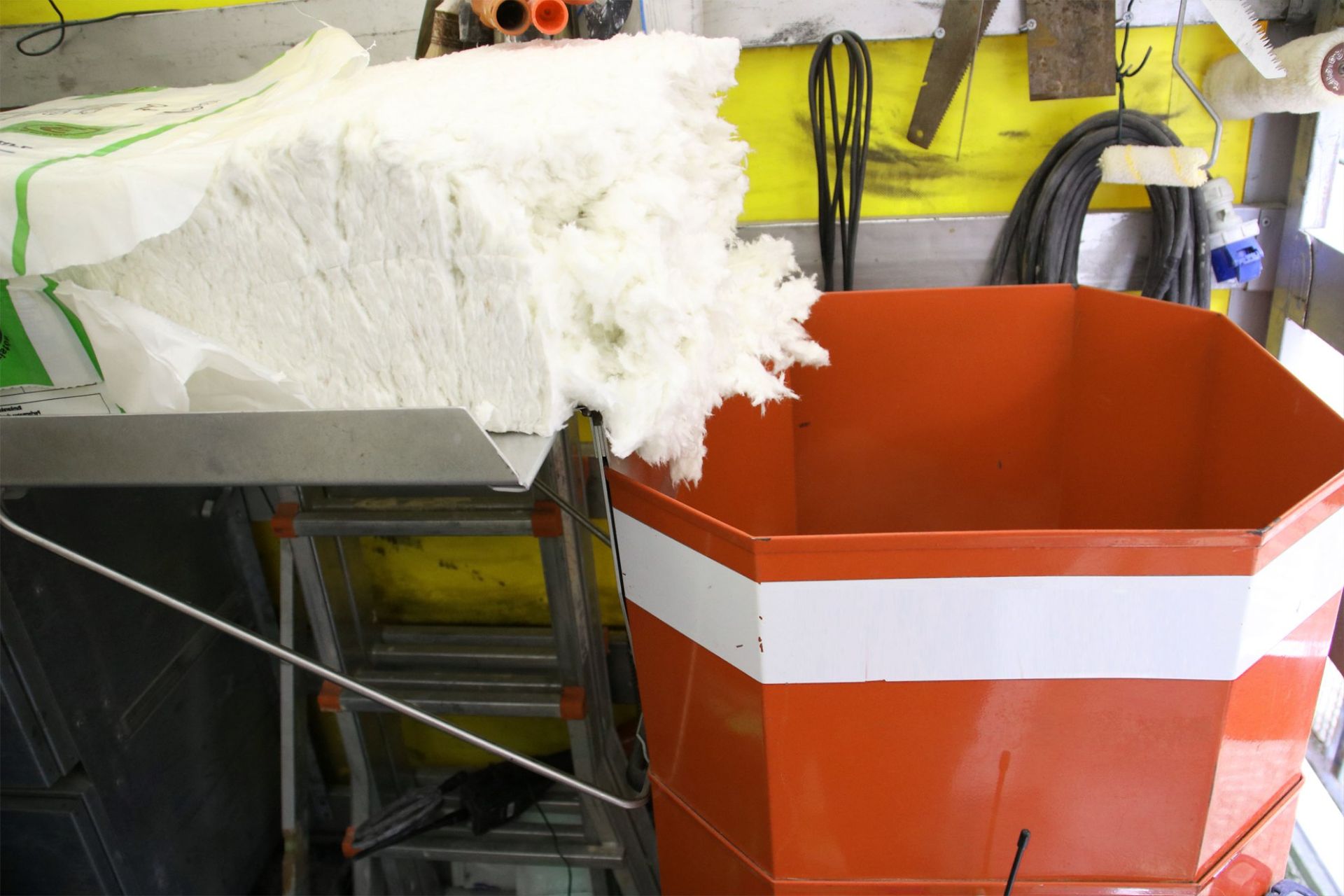 Insufflaggio termico con lana di vetro Isover