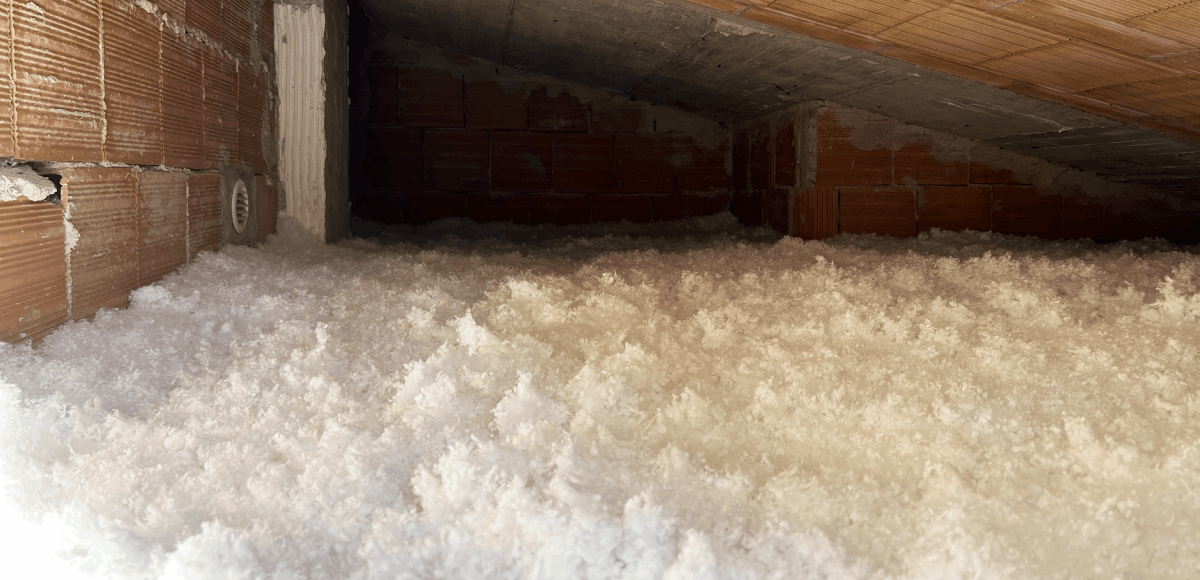 Insufflaggio termico con lana di vetro Isover