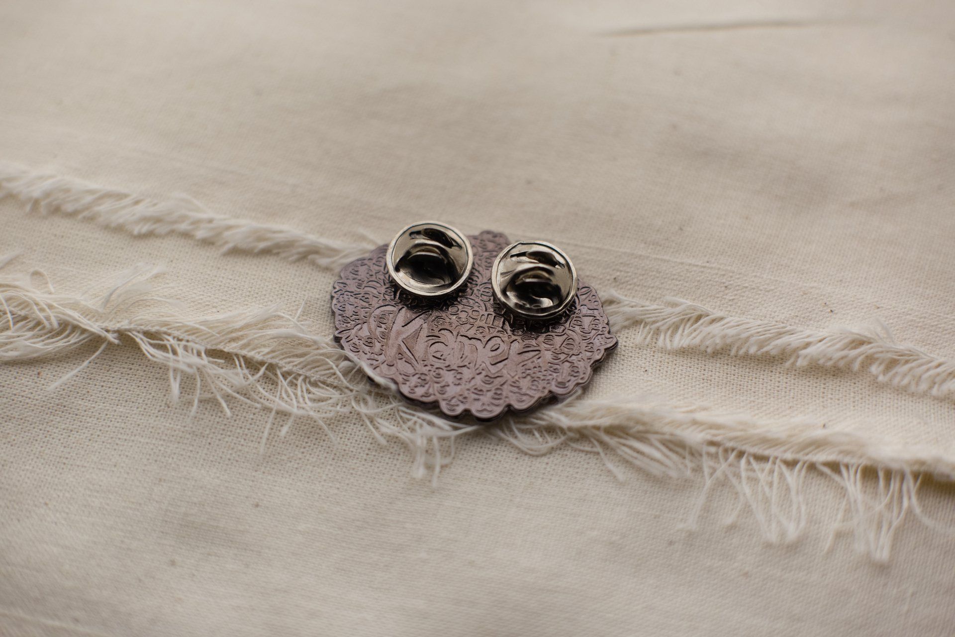 Pin com verso personalizado de metal