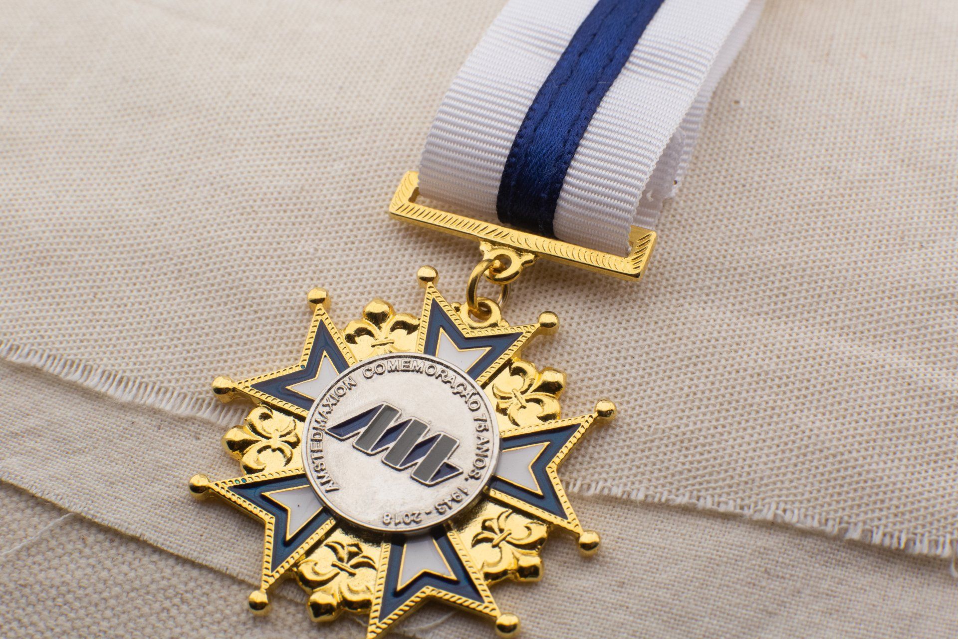 Comenda personalizado de metal