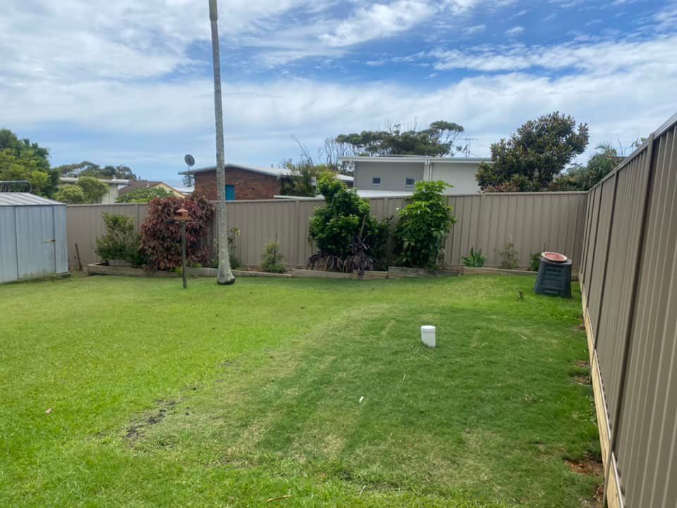 A Backyard With A Fence And A Lot Of Grass — Arecta Fence In Lakewood, NSW