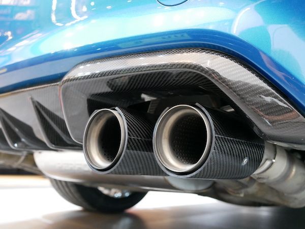 When you see a car has 2 exhaust pipes, does it mean that it has 2