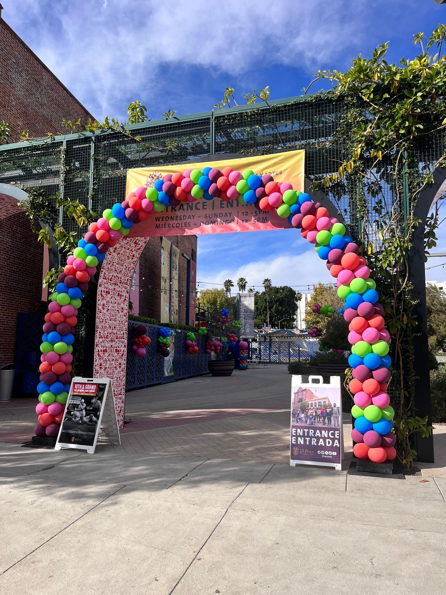 a colorful archway with balloons and a sign that says ' aliens ' on it