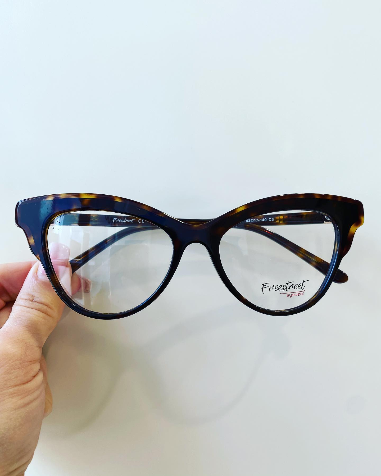 occhiali da vista modello cat eye tartarugati