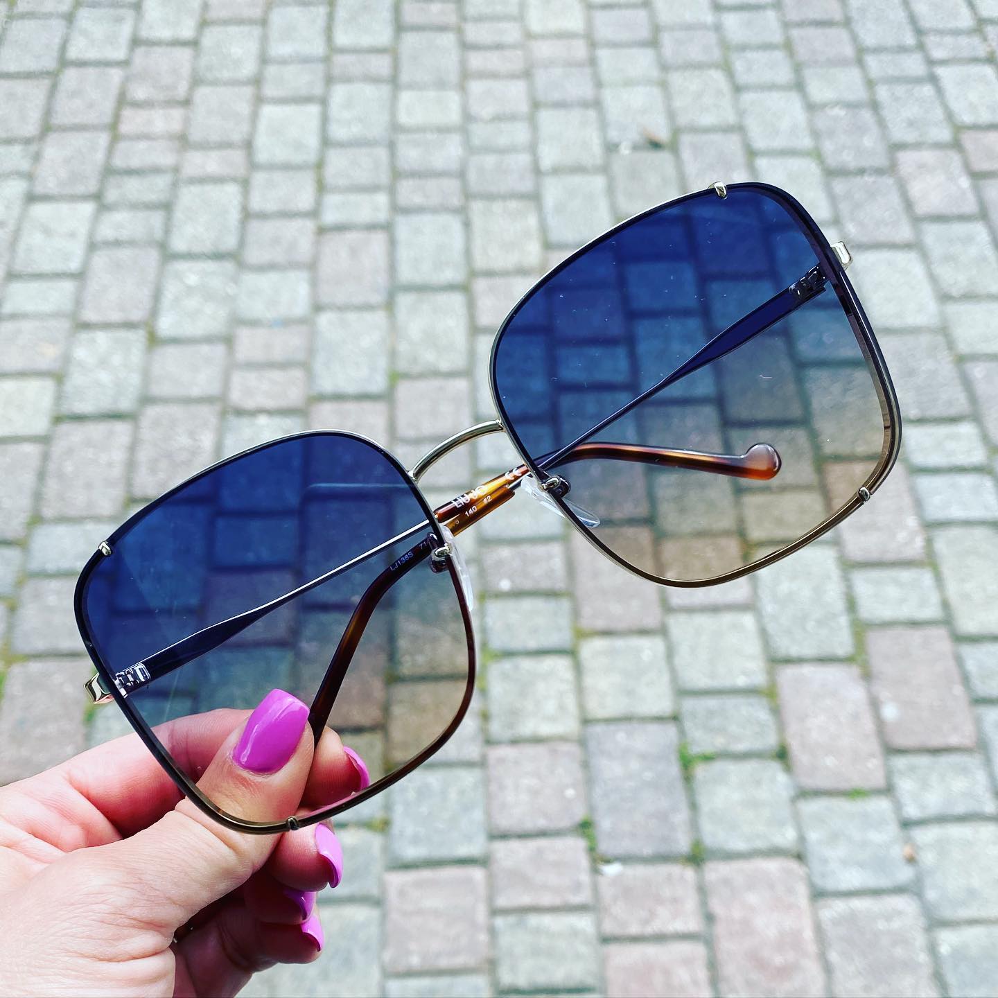 occhiali da sole da donna con lenti quadrate