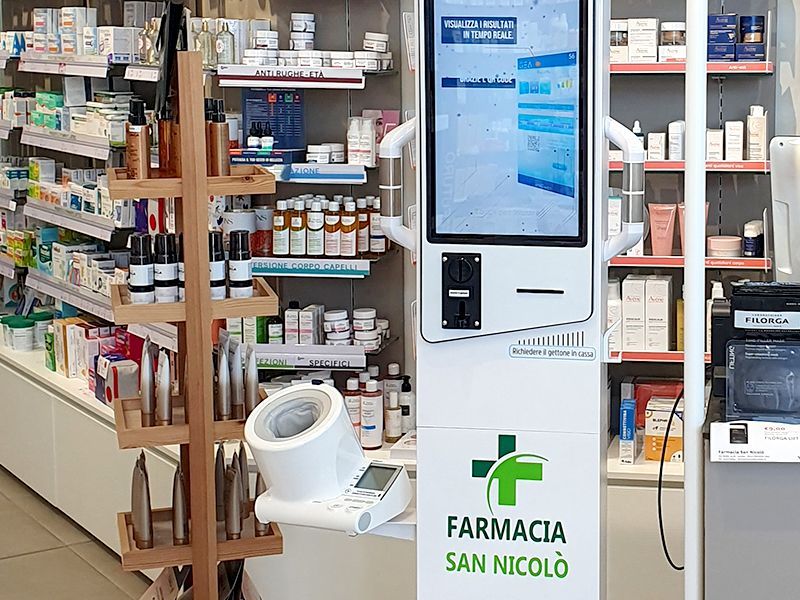 Una bilancia con il numero 624 su di essa