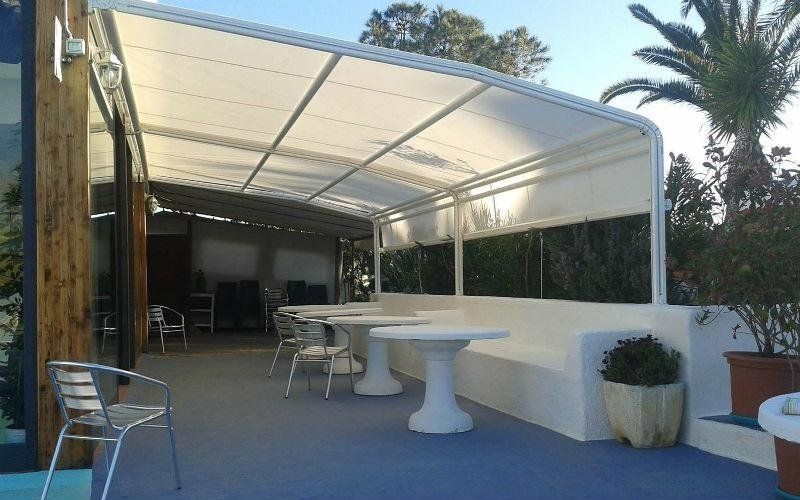 tenda da sole esterna bianca