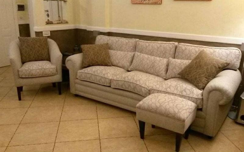 divano classico a tre posti