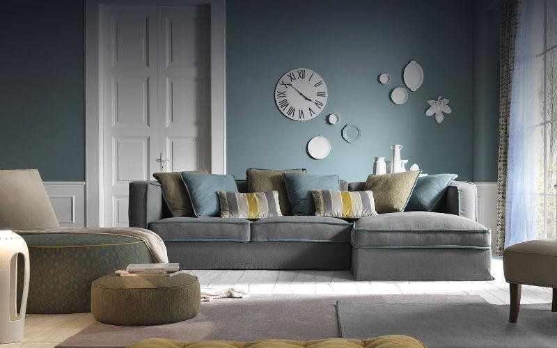 divano moderno grigio con penisola