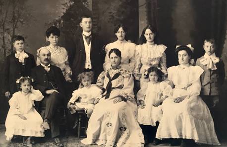 Famille de Joseph-Arthur Kirouac en 1905 (collection : Céline Kirouac)