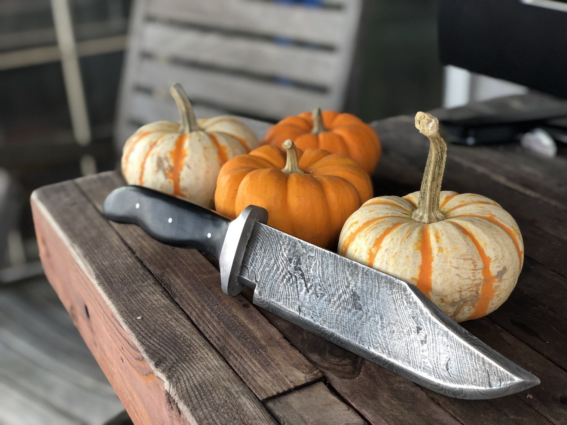 Damascus steel Bowie knife