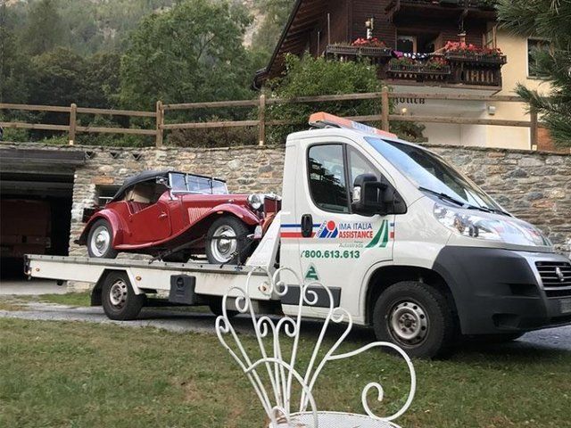 auto che necessita di riparazione