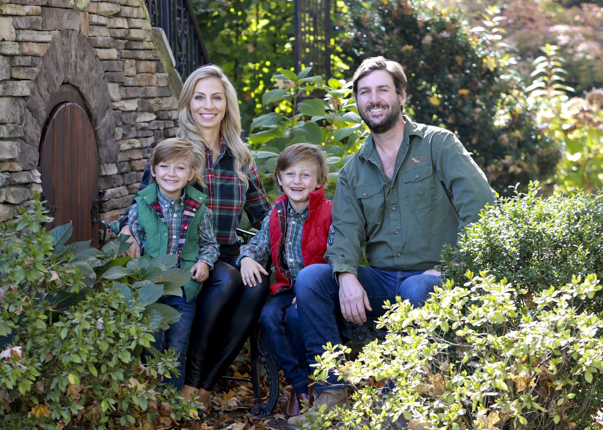 Outdoor family portrait in Nashville garden