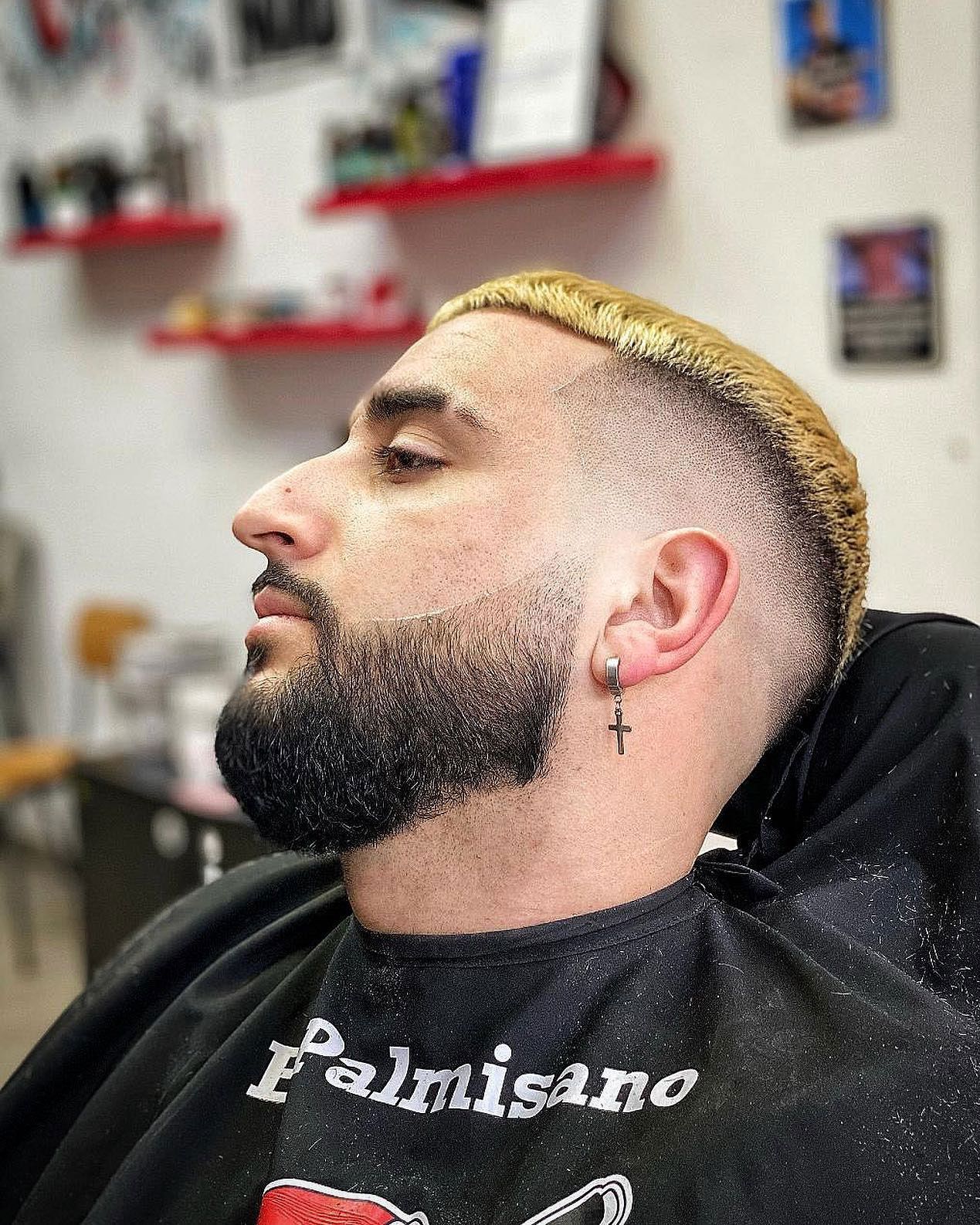 taglio di capelli e barba