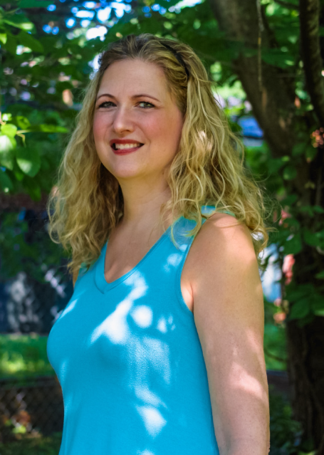 Outdoor headshot of Stephanie Gillis.