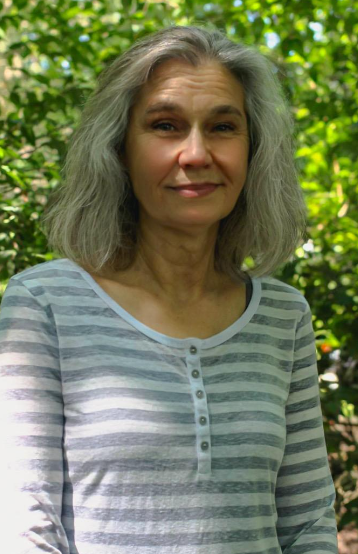 Connie Richter's headshot in an art studio.