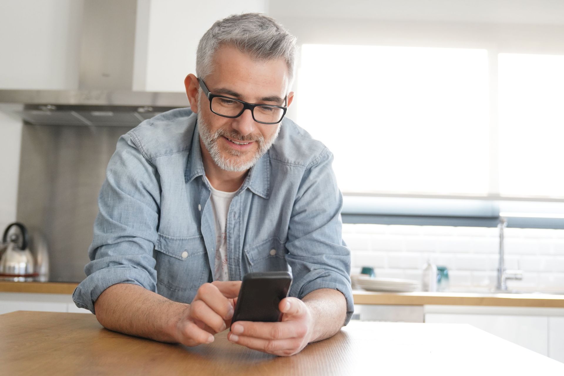 A man sends a text message. Your Turf Magic professionals keep you in the loop throughout your lawncare journey.