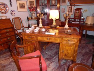 scrivania radica stile Luigi XVI, candelabri