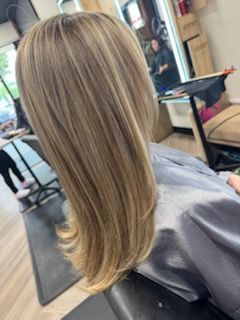 Blonde hair with highlights. Woman sitting in a salon chair.
