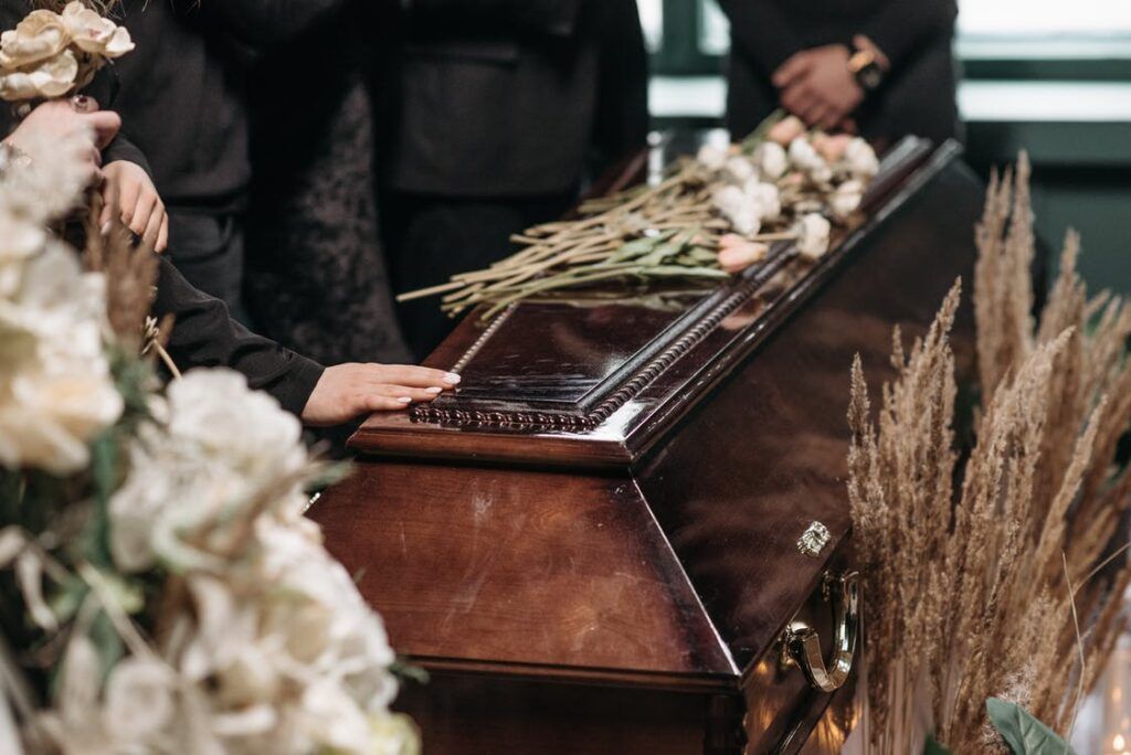 What is the Difference Between Caskets and Coffins for a Funeral