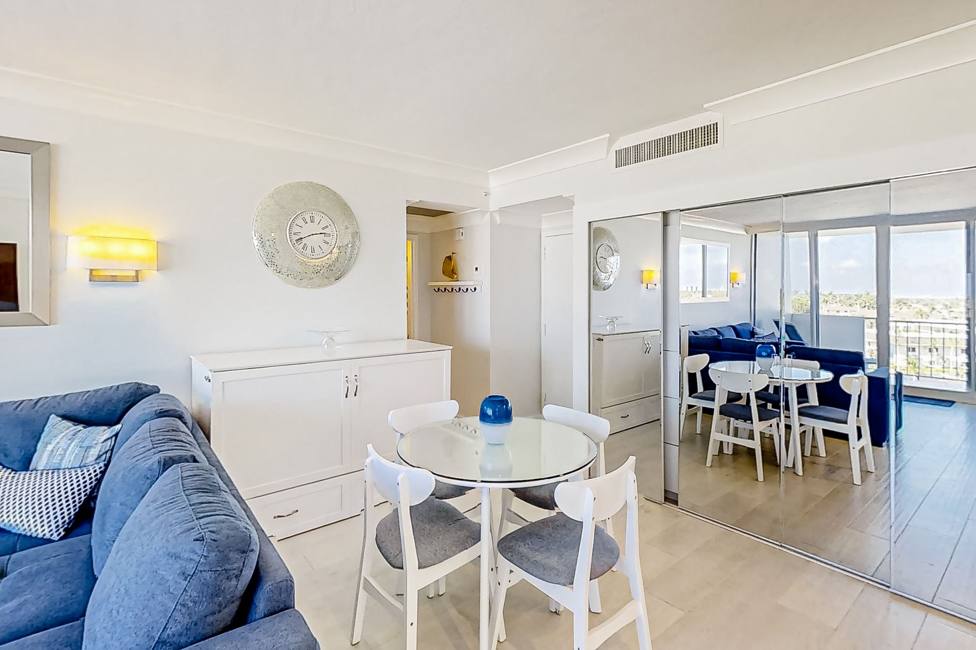 Dining area with murphy bed - Marco Island Condo rental - beachfront condo