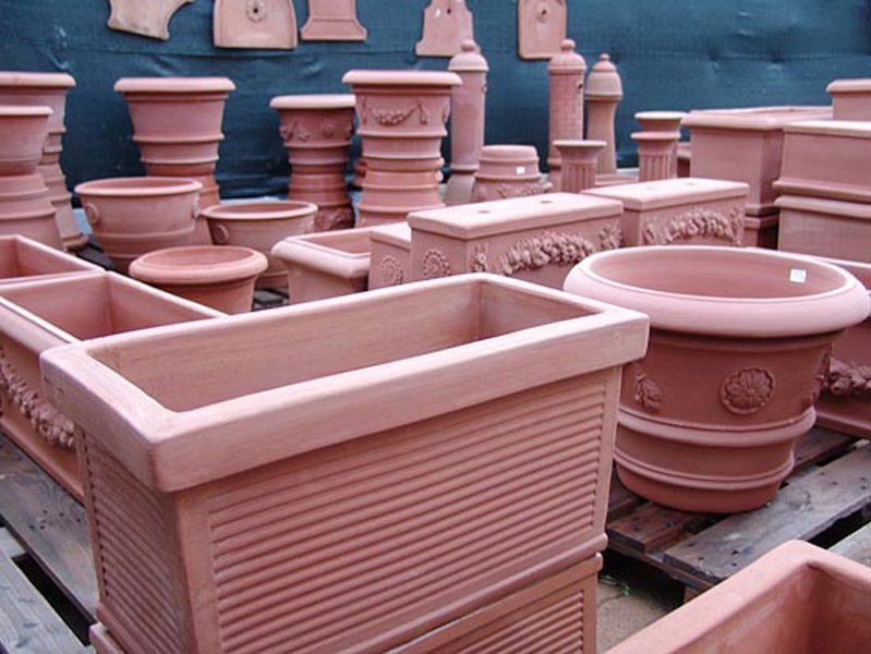 vasi per fiori in terracotta