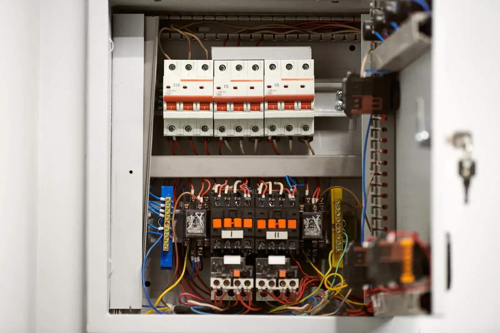 A close up of a electrical box with a bunch of wires coming out of it.