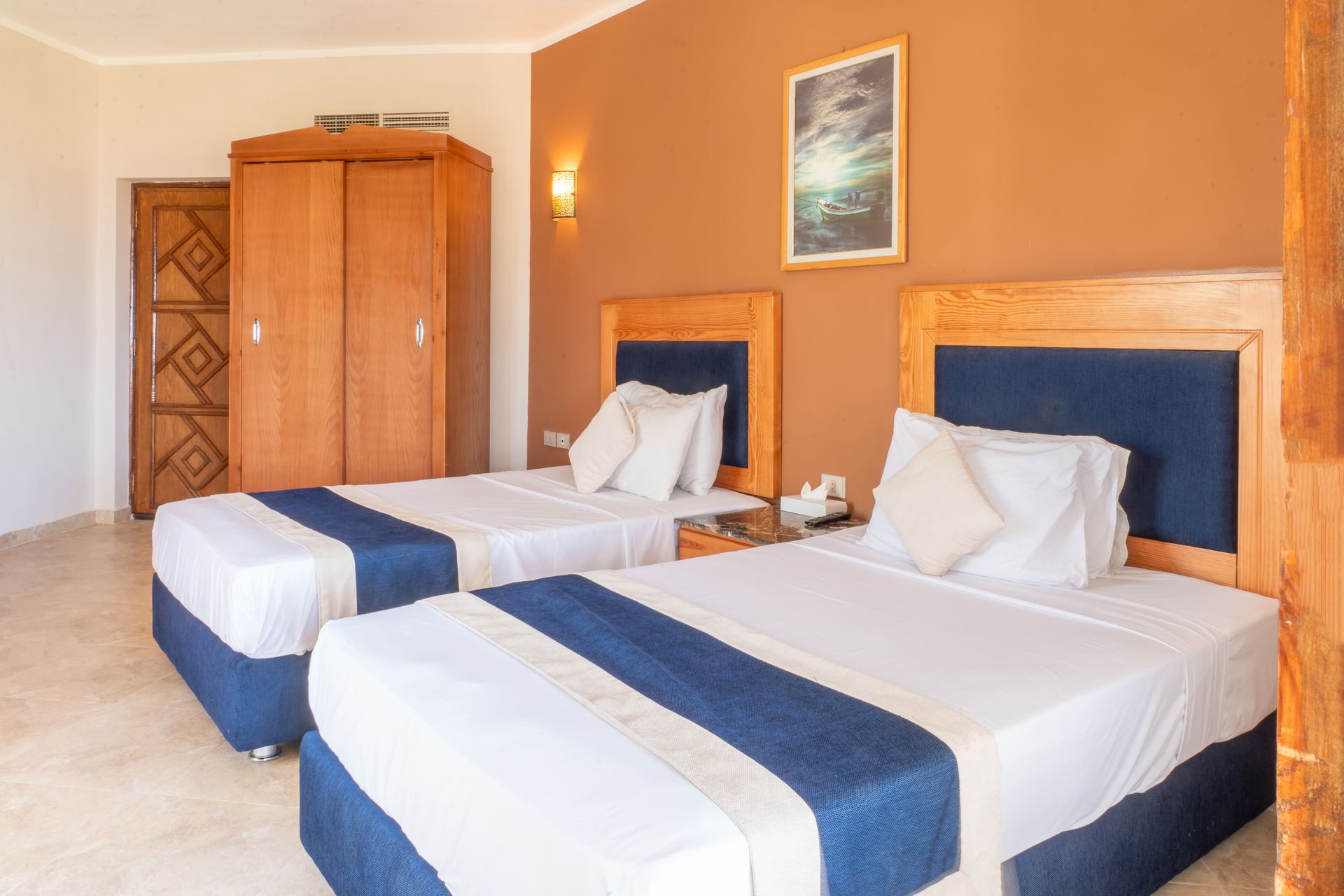 SIDE ROOM SEA VIEW