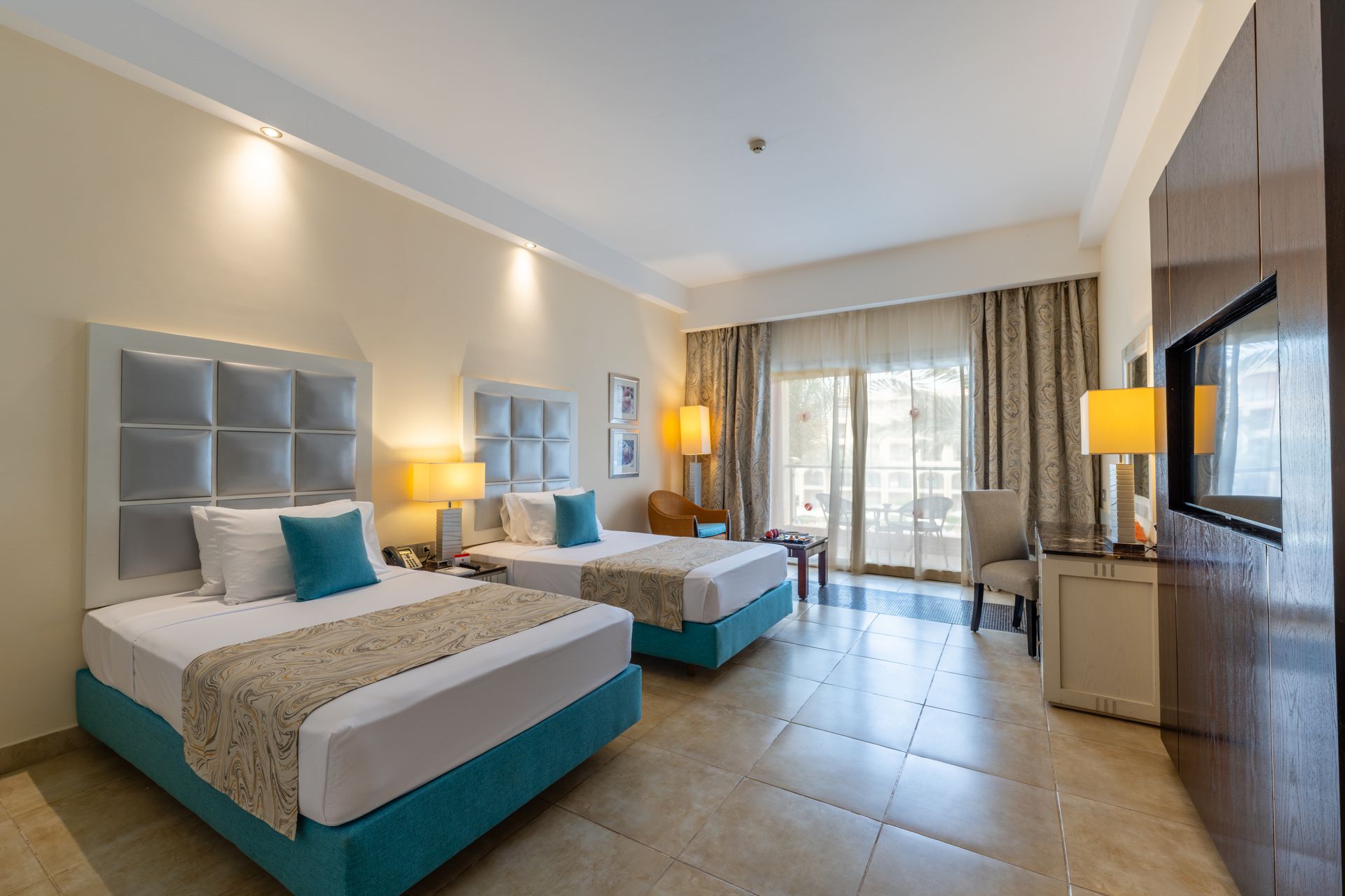 DELUXE ROOM