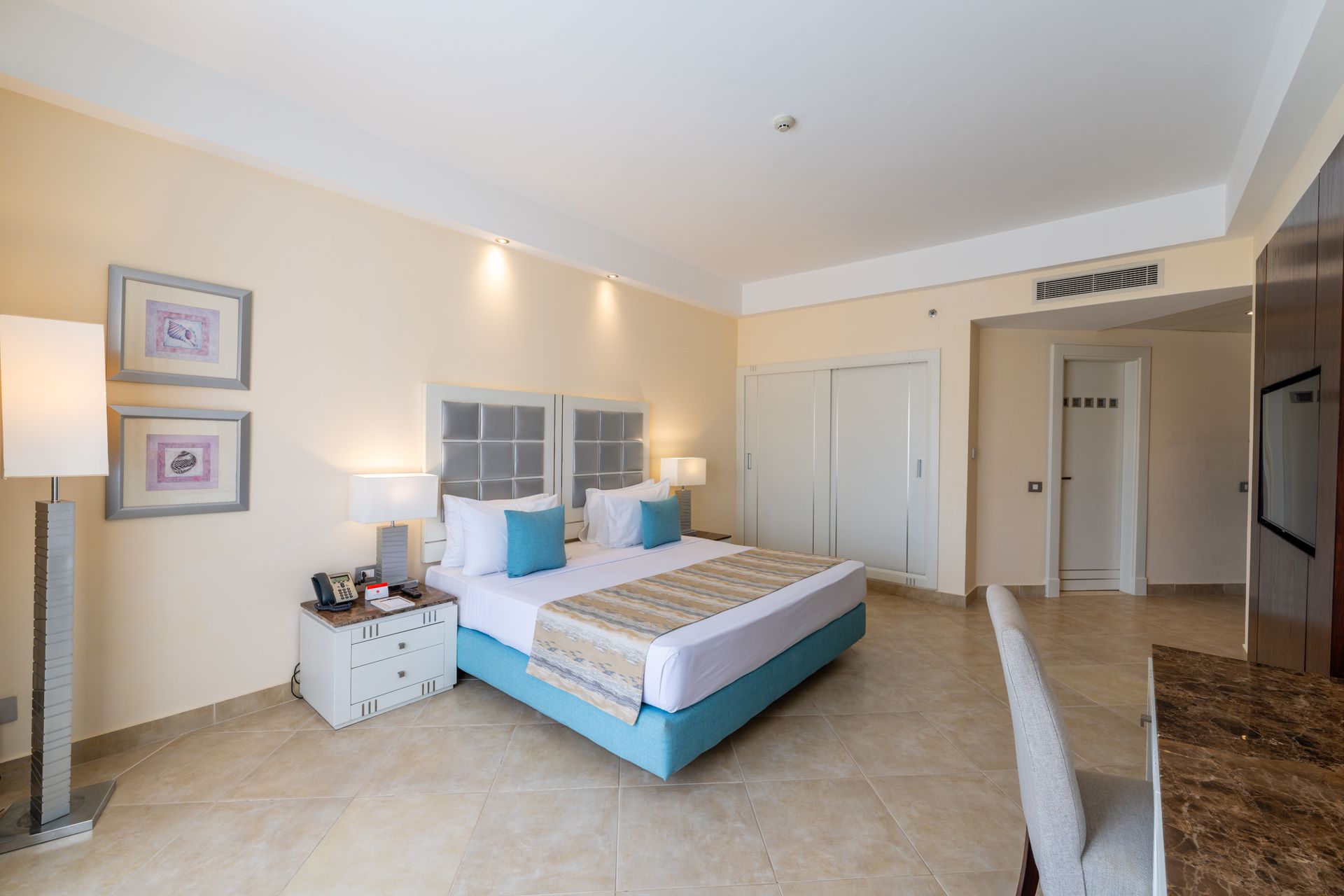 FAMILY SUITES