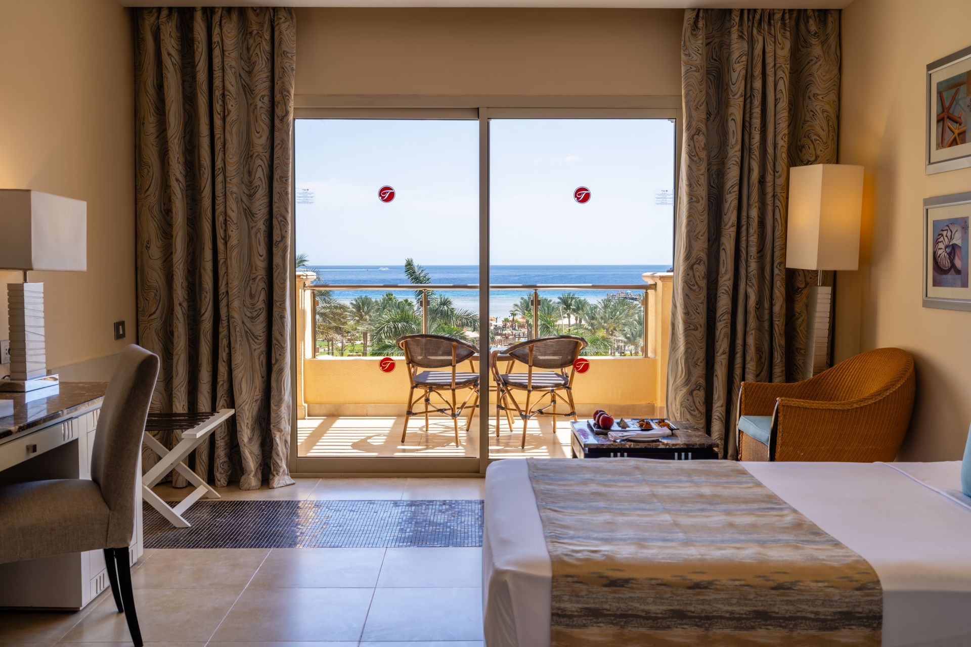 SUPERIOR ROOM